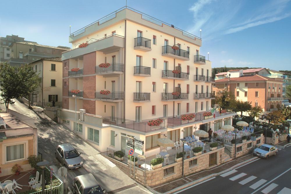 Hotel Monica