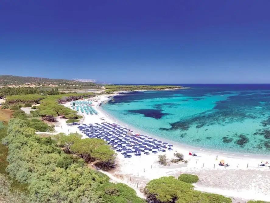 Club Hotel Eurovillage con PACCHETTO NAVE