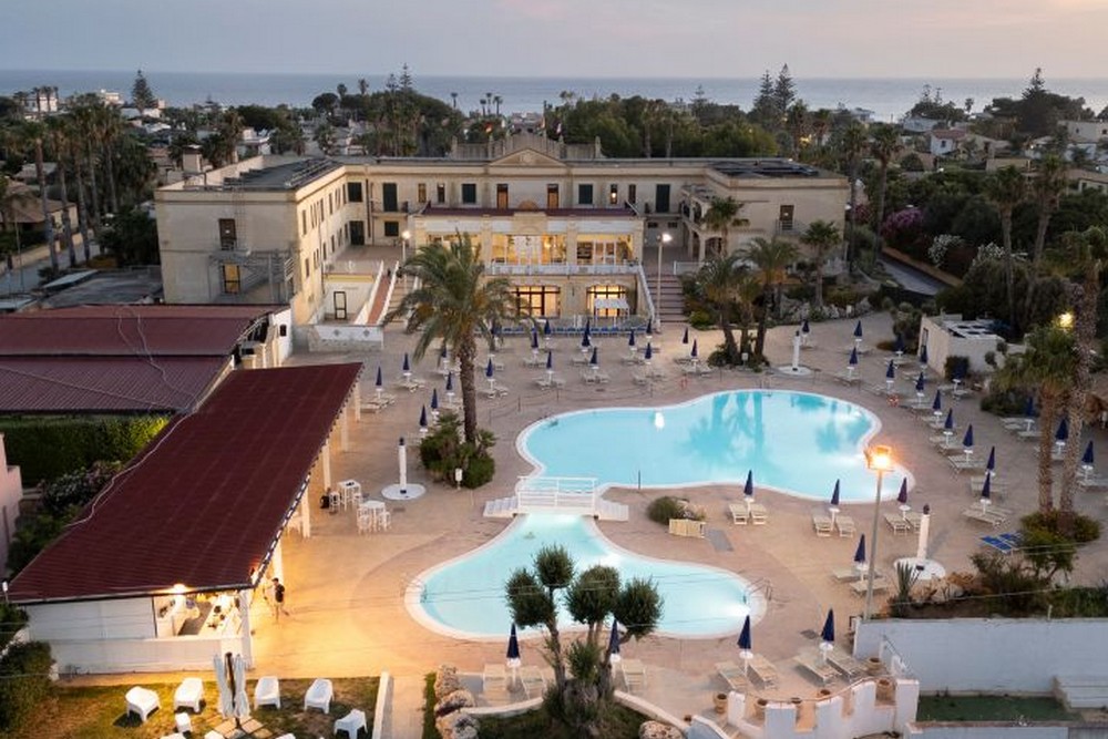 Delfino Beach Hotel