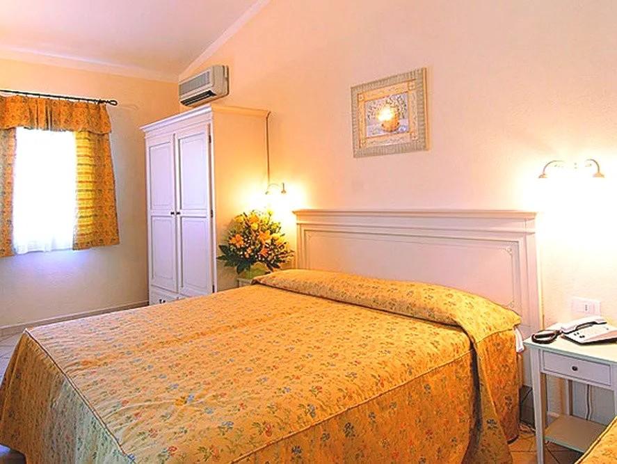 Club Hotel Eurovillage con PACCHETTO NAVE