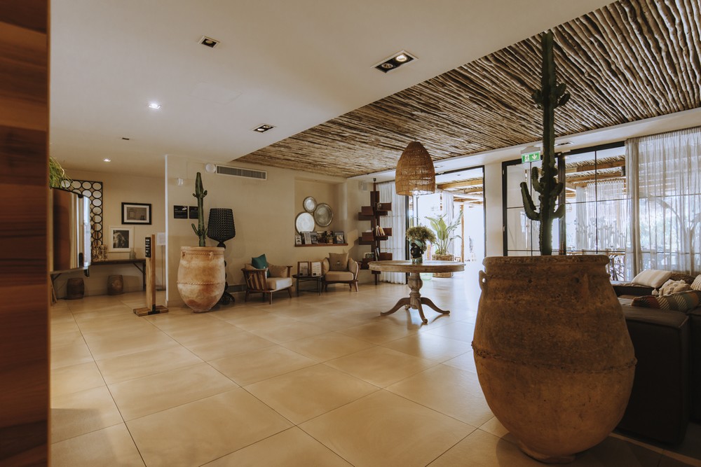 Cumeja Beach Club & Hotel