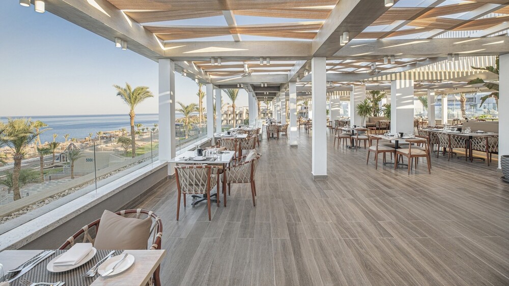 The V Hotel (ex Pyramisa Beach Resort)