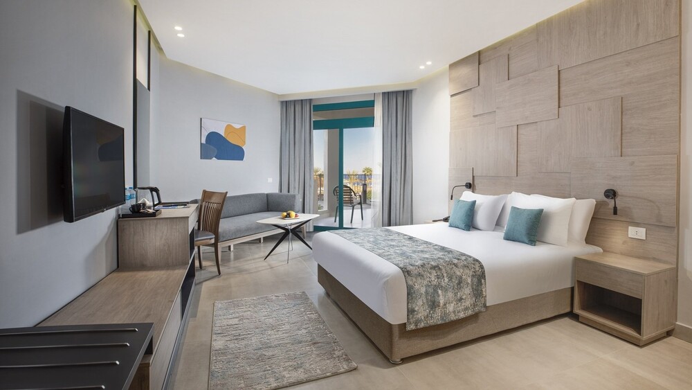 The V Hotel (ex Pyramisa Beach Resort)