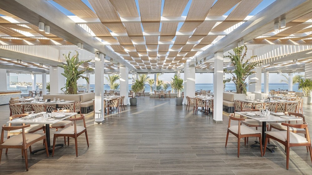 The V Hotel (ex Pyramisa Beach Resort)
