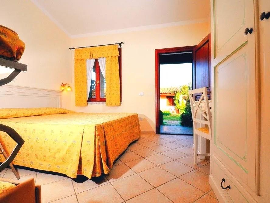 Club Hotel Eurovillage con PACCHETTO NAVE