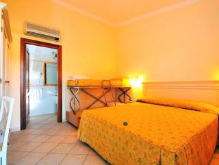 Club Hotel Eurovillage con PACCHETTO NAVE