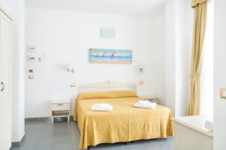 Marechiaro Hotel Beach Club
