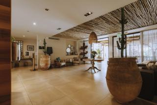 Cumeja Beach Club & Hotel